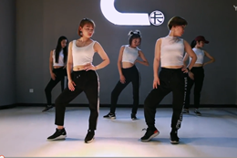 爵士舞教練班學(xué)員自編舞蹈《精舞門(mén)》