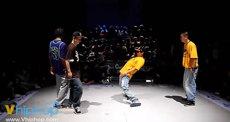 1547468497717554.jpg JD中國 2012 Hiphop 4進(jìn)2 亮亮 李哲 VS 王笛 秦煜.jpg